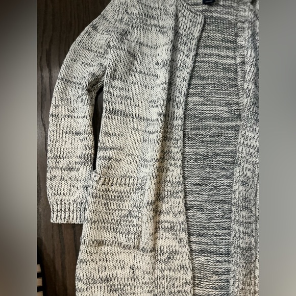 GAP Cardigan - Picture 11 of 16